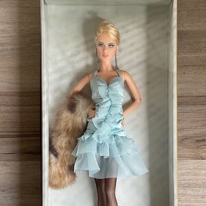 MODEL OF THE MOMENT DARIA BARBIE DOLL GOLD LABEL 2004 NRFB